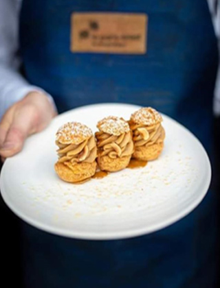 le paris brest by chrisitna lesquer Aprons cork made by Loxiale Lucile Drouet Christian Lesquer design Patric Jouin image Thomas Pellan